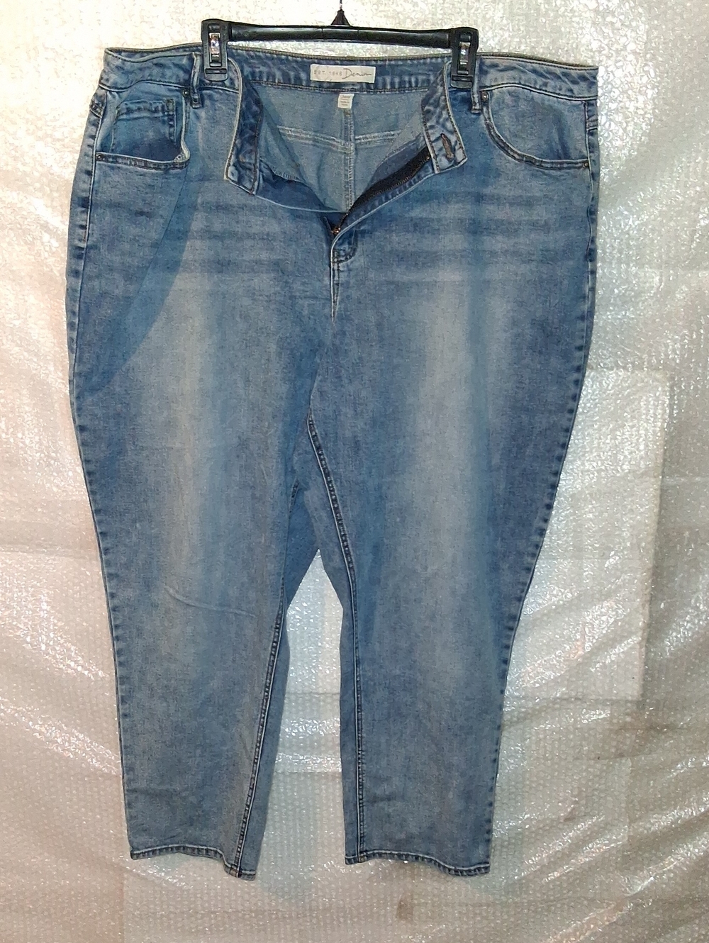 EST 1946 Size 24W Light Wash Denim High Rise Ankle Straight Leg Light Wash Jeans